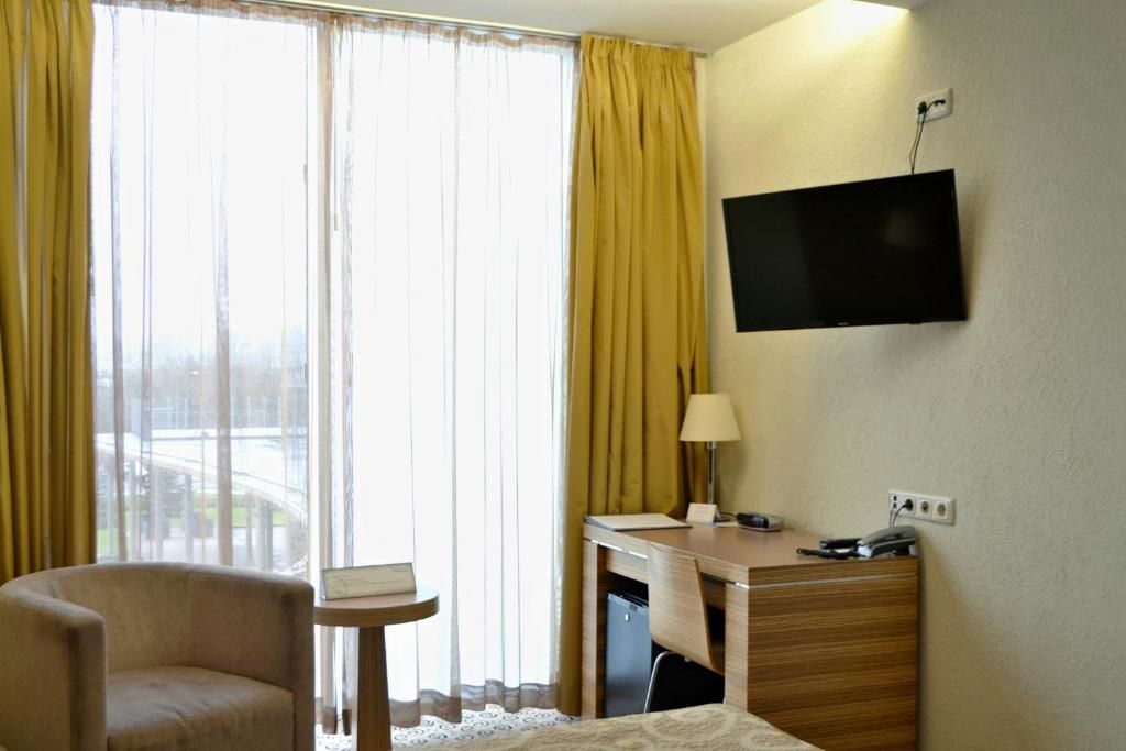 Отель Hotel Ülemiste Таллин-51
