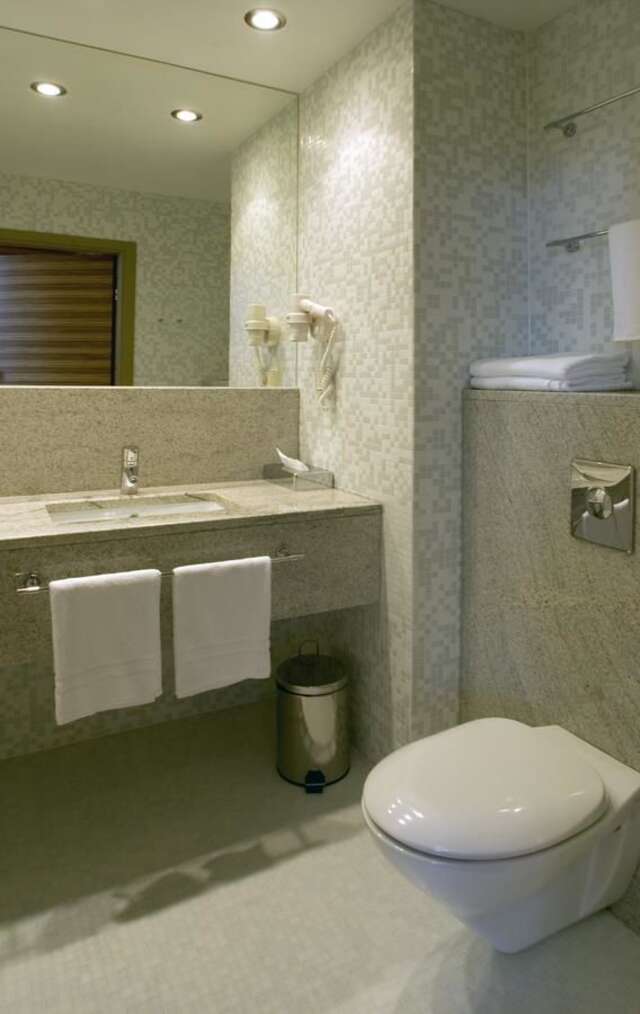 Отель Hotel Ülemiste Таллин-20