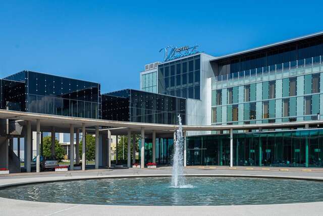 Отель Hotel Ülemiste Таллин-4