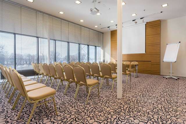 Отель Hotel Ülemiste Таллин-6